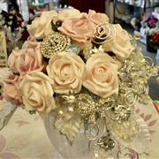Brooch posy